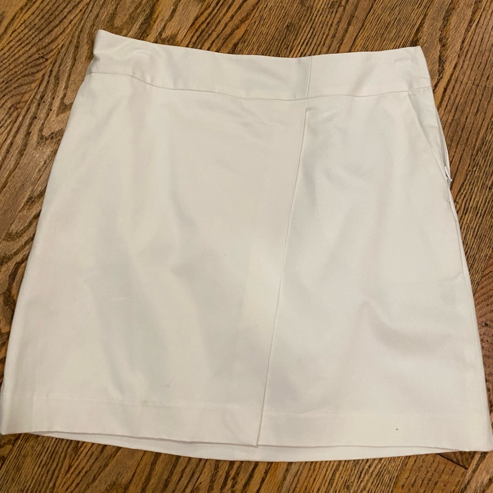 White skirt with front slit from the limited